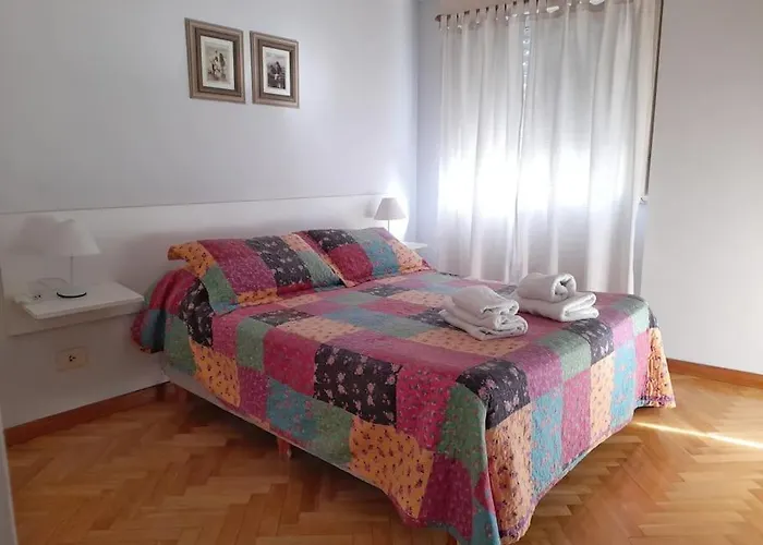 Departamento De Dos Ambientes Con Amplio Balcon, Muy Luminoso